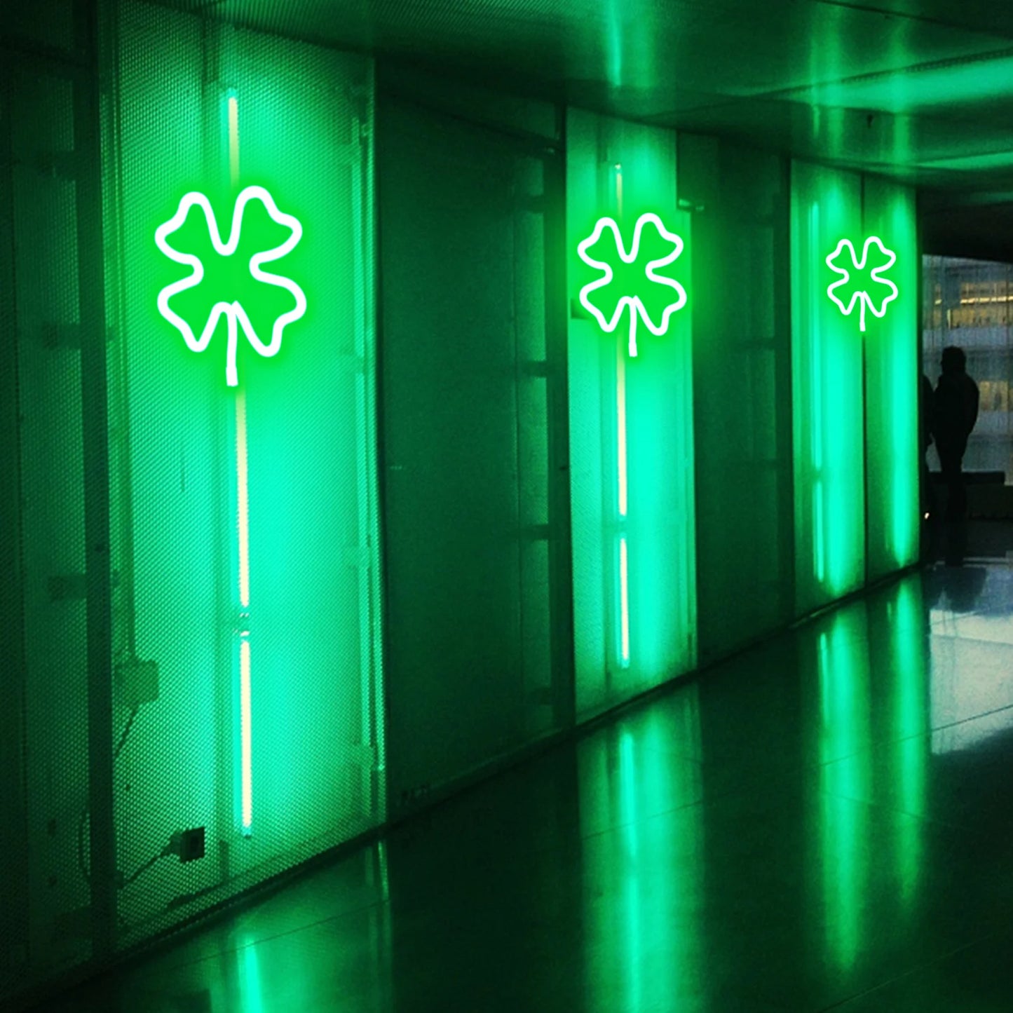 Neon Sign Clover Shaped