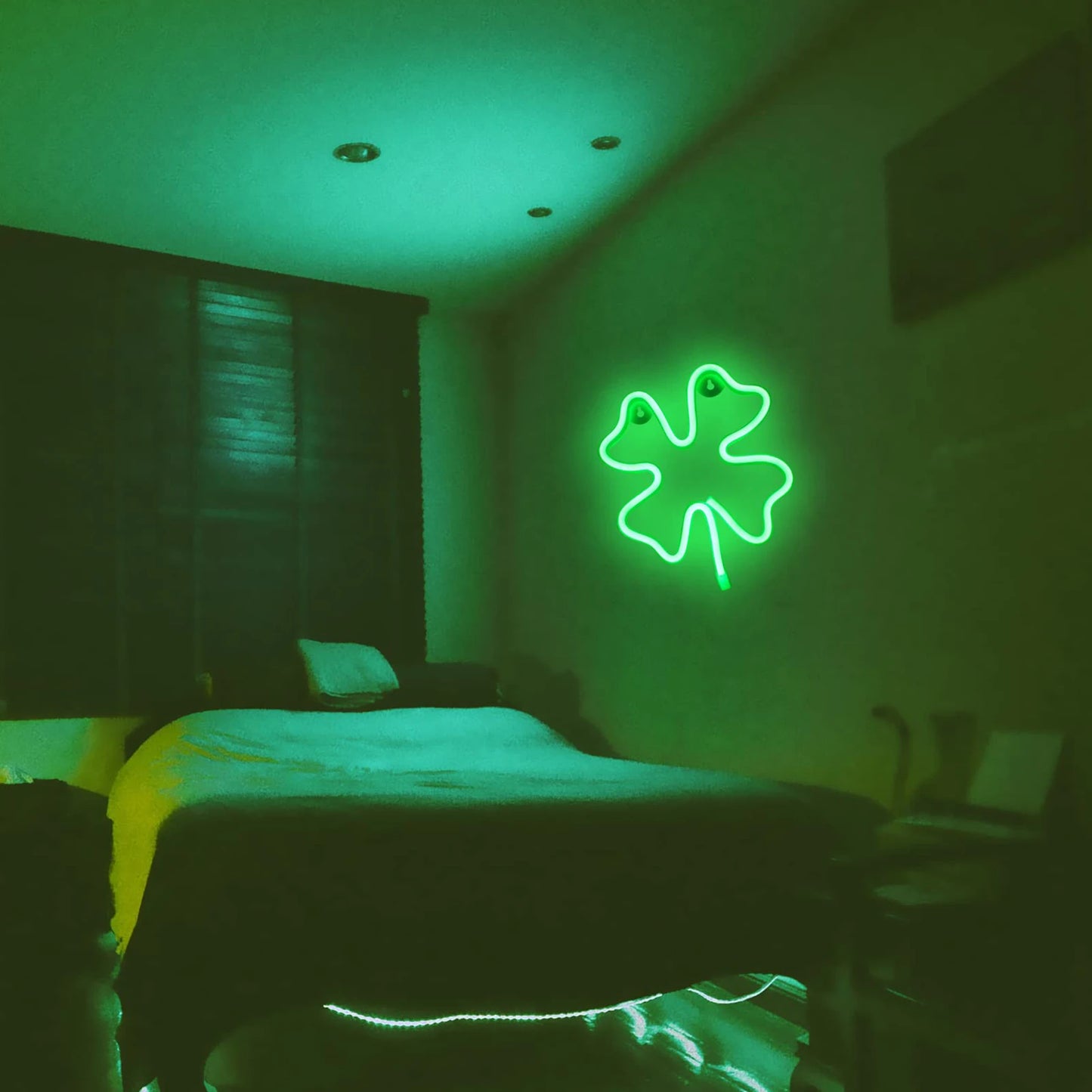 Neon Sign Clover Shaped